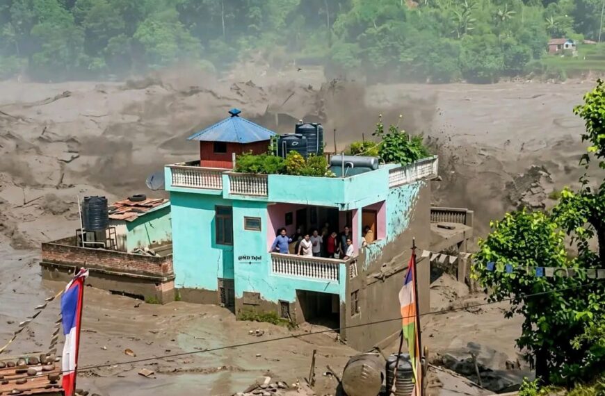 নীচের তিনটে তলা ডুবেছে…