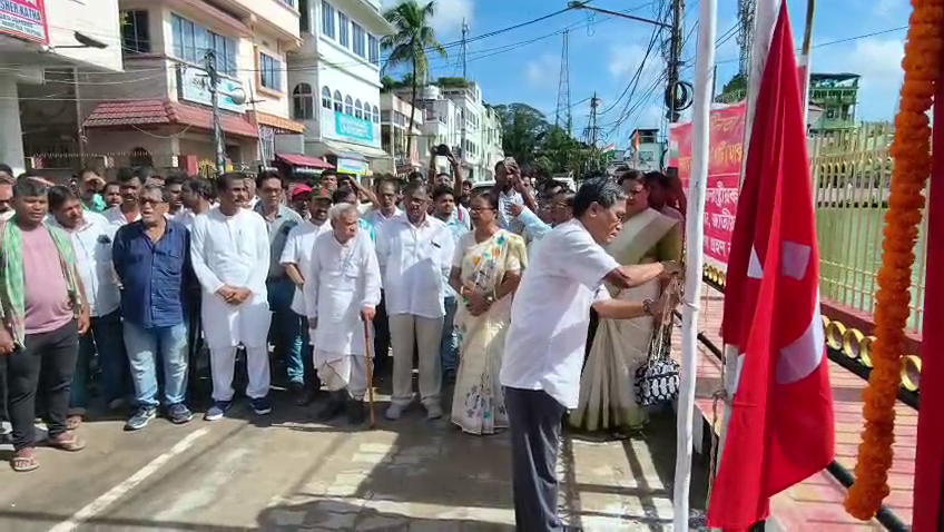 সংবিধানের শপথ বাক্যের মধ্য দিয়ে স্বাধীনতা দিবস উদযাপনে সিপিআইএম