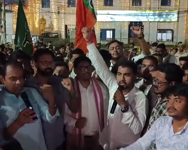 আমেরিকার দালাল কংগ্রেস! হায়…… হায়…… স্লোগান উঠলো রাজধানীতে