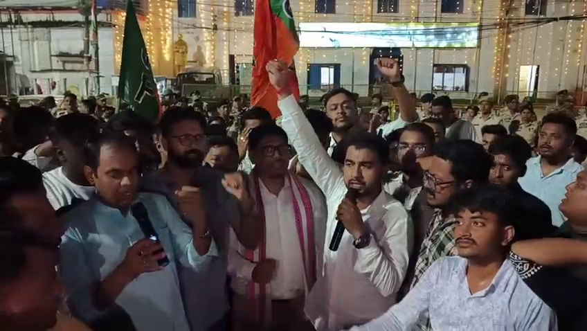 আমেরিকার দালাল কংগ্রেস! হায়…… হায়…… স্লোগান উঠলো রাজধানীতে