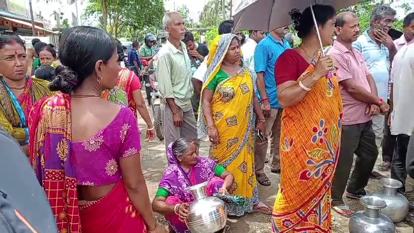 নিয়মিত পরিশ্রুত পানীয় জলের দাবিতে&hellip;