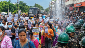টেট উত্তীর্ণদের উপর ছোঁড়া হল জল কামান,পরে গ্রেপ্তার!