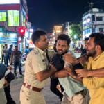 বাম ছাত্র যুবদের তুমুল প্রতিবাদ,টেনে হিঁচড়ে গাড়িতে তুললো পুলিস!