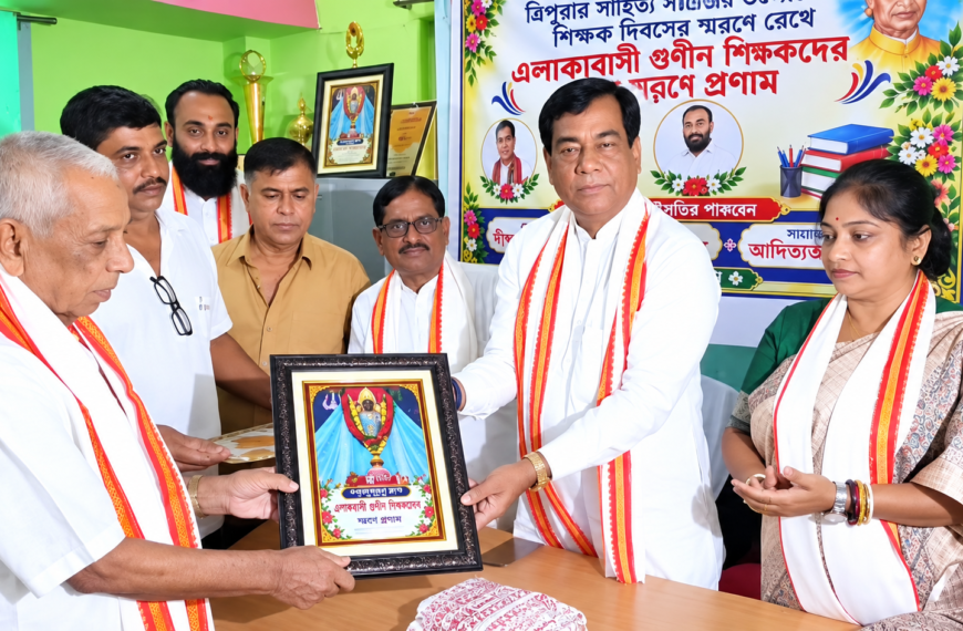 শিক্ষক সম্মাননায় ছিলেন পুর নিগমের মেয়র!