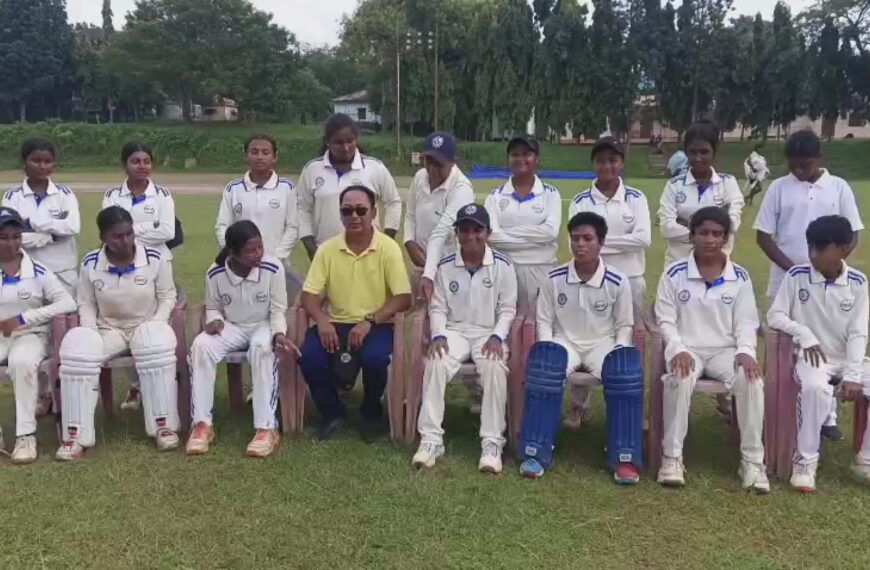 সেরা ক্রিকেট উপহার বড়দোয়ালি উচ্চতর মাধ্যমিক বিদ্যালয় ছাত্রীদের