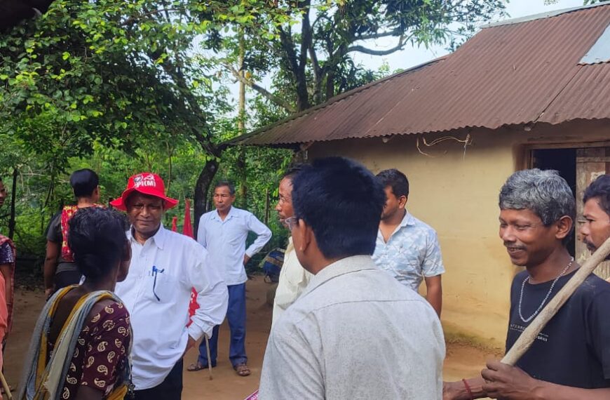 প্রার্থীদের নিয়ে প্রচারে সুধন দাস