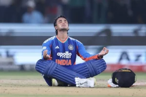 দ্রুততম’ সেঞ্চুরি হাঁকিয়ে নতুন রেকর্ডের মালিক অভিষেক!