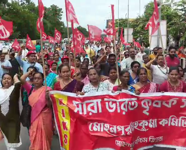 অন্য মেজাজে অন্নদাতাদের মিছিল দেখলো আগরতলা!