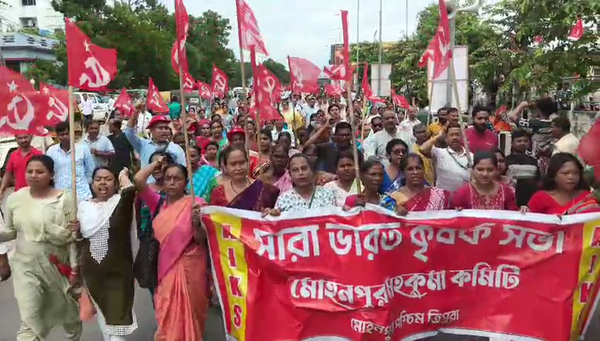 অন্য মেজাজে অন্নদাতাদের মিছিল দেখলো আগরতলা!