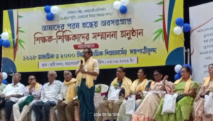 প্রবীণ শিক্ষক শিক্ষিকাদের নিয়ে প্রাক্তন পড়ুয়াদের ব্যতিক্রমী অনুষ্ঠান