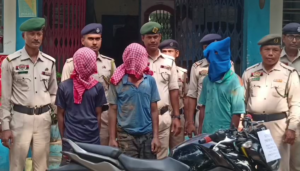 মোটর বাইক সহ কুখ্যাত তিন চোর শ্রীঘরে
