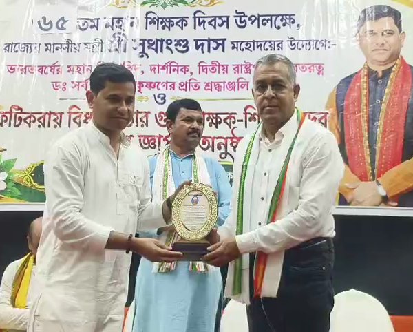 নিজ এলাকার শিক্ষক শিক্ষিকাদের সম্মান জানালেন মন্ত্রী সুধাংশু!
