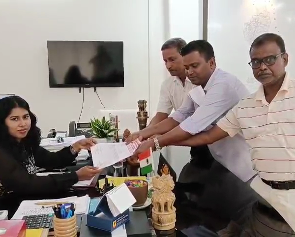 হরিজন সম্প্রদায়ের সমস্যা নিয়ে উত্তরের জেলা শাসকের কাছে&hellip;