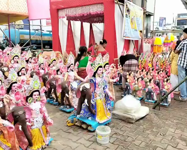 মূল্যবৃদ্ধির আঁচ পড়লনা দেবশিল্পীর বাজারে!