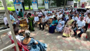 দাবী আদায়ে রাস্তায় পেনশনভোগীরা!