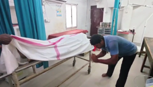 মর্মান্তিক- হৃদয়বিদারক ঘটনা,মাটির দেওয়াল ধ্বসে প্রাণহীন এক ব্যক্তির!
