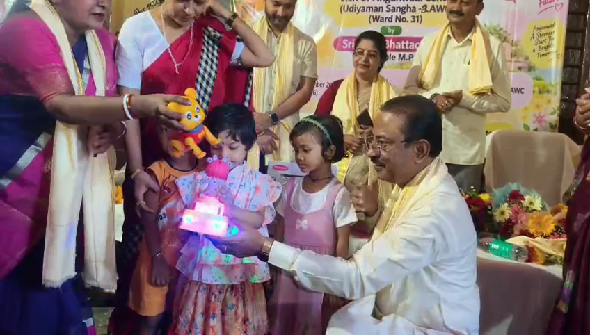 অঙ্গন মিলন সেবা কর্মসূচীতে সাংসদ রাজীব!