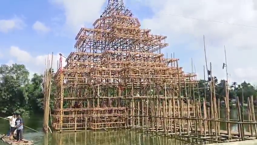 জল মহলে কৃষ্ণ দুর্গা দর্শনার্থীদের&hellip;