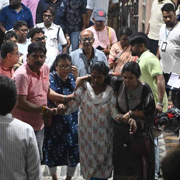 চোরবাগান সর্বজনীনে পদপিষ্ট হয়ে ২০ জনের মৃত্যু, মেডিক্যালে…