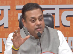 রাষ্ট্রপতিকে রাস্তার রাজনীতিতে টানছেন বিরোধীরা’, তীব্র আক্রমণ সম্বিত&hellip;