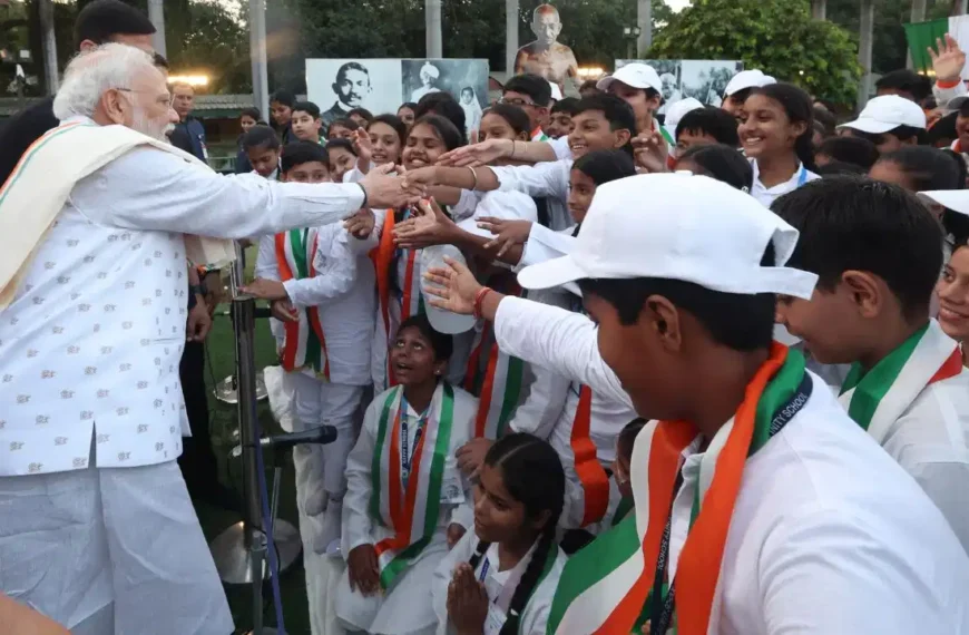 গান্ধী স্মৃতিতে সর্বধর্ম প্রার্থনা সভায় মোদী,…