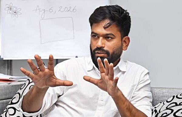 মহিলা অফিসার গিয়ে বললেন ‘চা খেতে যাবেন?’, প্রতিবাদ…