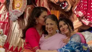 বাড়ির দুর্গাপুজোর মণ্ডপ থেকে মা-বোনকে নিয়ে ছবি পোস্ট&hellip;