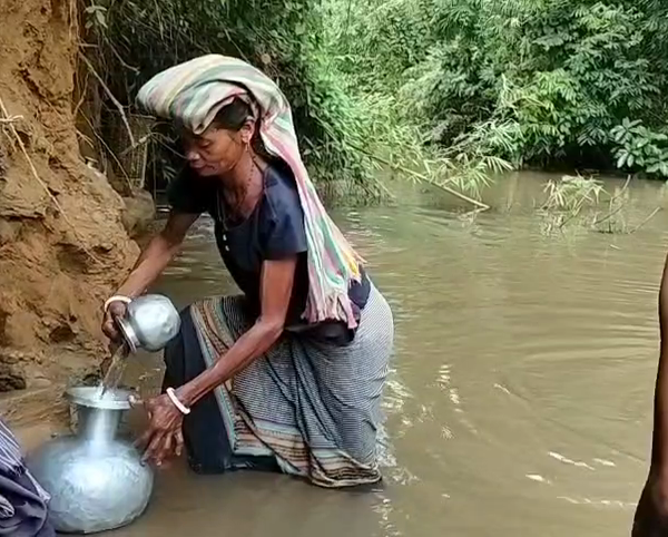 ভরসা শুধুই ছড়া-কুয়োর নোংরা জল!