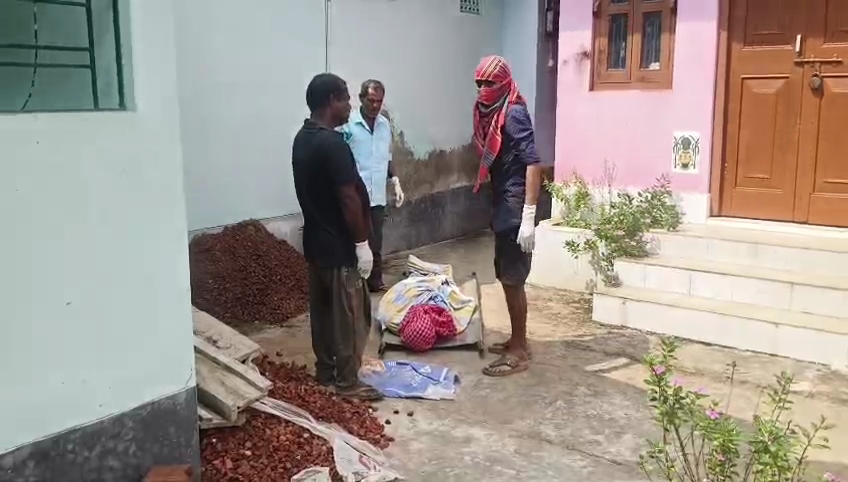 নিজ ঘরে বৃদ্ধের প্রাণহীন দেহ,উধাও বিপুল…