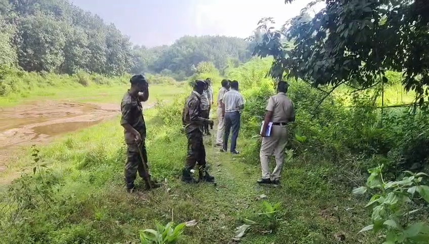 জঙ্গলে পরিত্যক্ত পুকুর পাড়ে প্রাণহীন দেহ&hellip;
