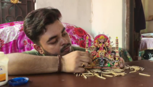 দেশলাই কাঠির ছোঁয়ায় ধরা দিল দুর্গা প্রতিমা!