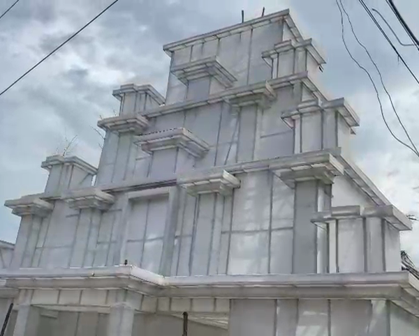 তিরুপতি বালাজি মন্দিরের আদলে মণ্ডপ!