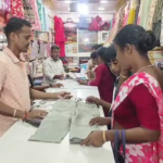 নেই ক্রেতা,ক্ষুদ্র কাপড় ব্যবসায়ীদের মধ্যে হতাশা!