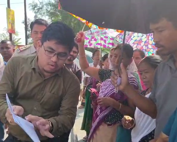 উৎসবে নেই মজুরি,ক্ষুব্ধ শ্রমিকদের পথ অবরোধ!