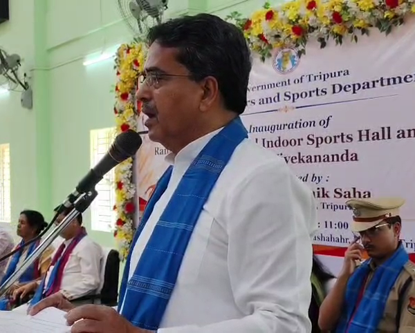 মুখ্যমন্ত্রী বললেন কাজের কোনো বিকল্প নেই