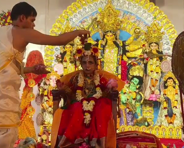 ছোট্ট বেদান্তিকা পূজিত হলেন দেবী রূপে!