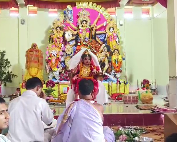কুমারী পুজোতে ভক্তদের উপচে পড়া ভিড়!