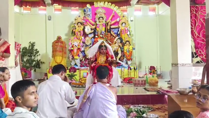 কুমারী পুজোতে ভক্তদের উপচে পড়া ভিড়!