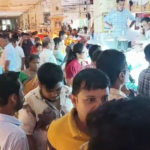 দশমীর বাজারে চওড়া হাসি ব্যবসায়ীদের!
