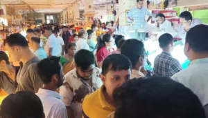 দশমীর বাজারে চওড়া হাসি ব্যবসায়ীদের!