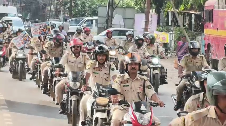 একতার বার্তায় পুলিসের বাইক র‍্যালি!