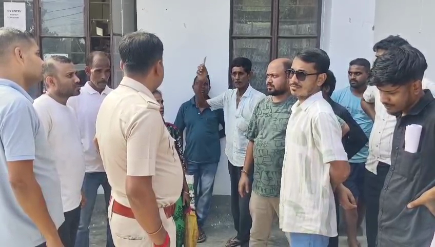 রিচার্জ শেষ হতেই বিদ্যুৎ সংযোগ ছিন্ন…কাউন্টার বন্ধে ক্ষোভ গ্রাহকদের মধ্যে